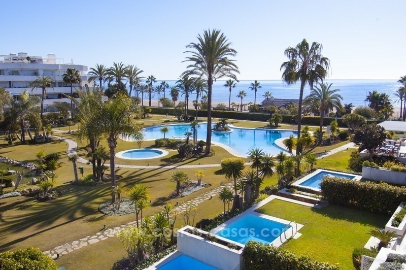 Appartement te koop in een luxe eerstelijn strand complex in Puerto Banus – Marbella