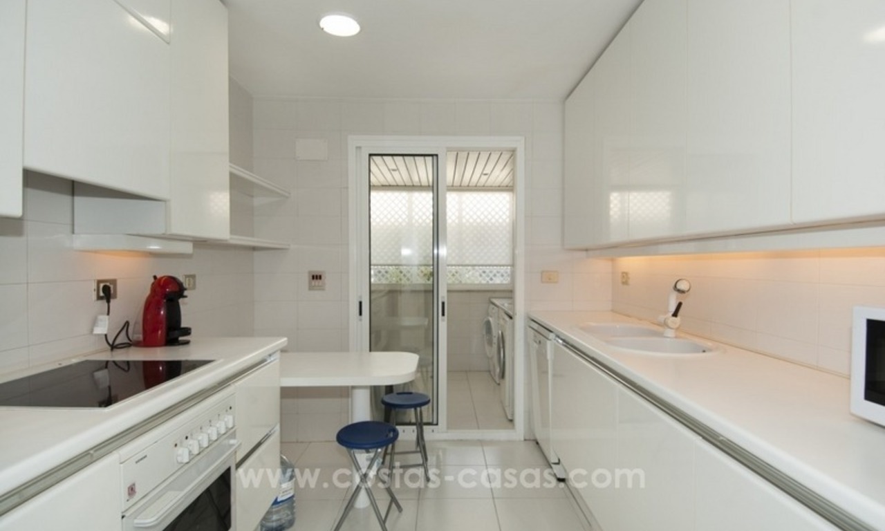 Appartement te koop in een luxe eerstelijn strand complex in Puerto Banus – Marbella 11