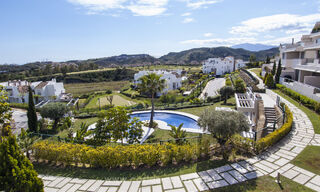 Te koop in Marbella - Benahavís: Ruim modern, luxe golf appartement 52762 