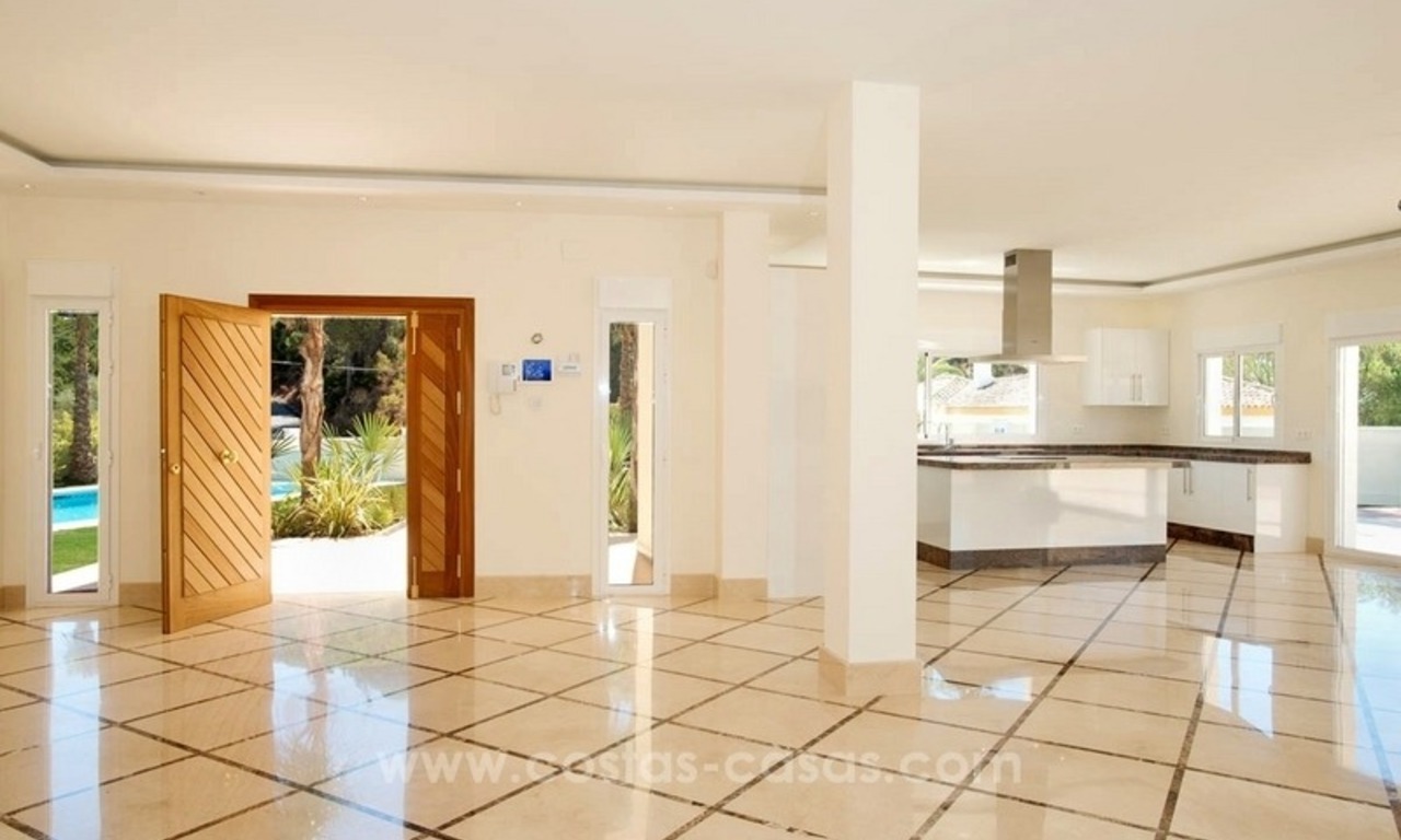 Volledig gerenoveerde moderne villa te koop in El Madroñal, Benahavis 3