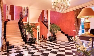 Luxueuze villa te koop in een elegante klassieke stijl met het beste uitzicht in El Madroñal - Benahavis 24