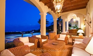 Luxueuze villa te koop in een elegante klassieke stijl met het beste uitzicht in El Madroñal - Benahavis 3