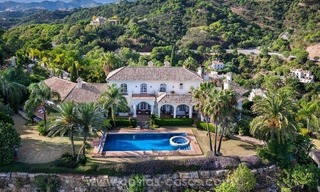 Luxueuze villa te koop in een elegante klassieke stijl met het beste uitzicht in El Madroñal - Benahavis 1
