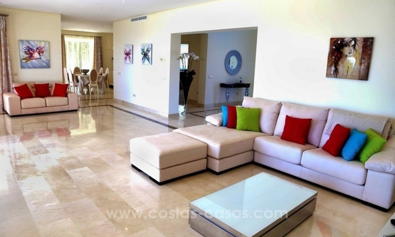 Luxe villa met prachtig zeezicht te koop tussen Marbella en Estepona 19