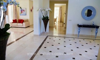 Luxe villa met prachtig zeezicht te koop tussen Marbella en Estepona 14