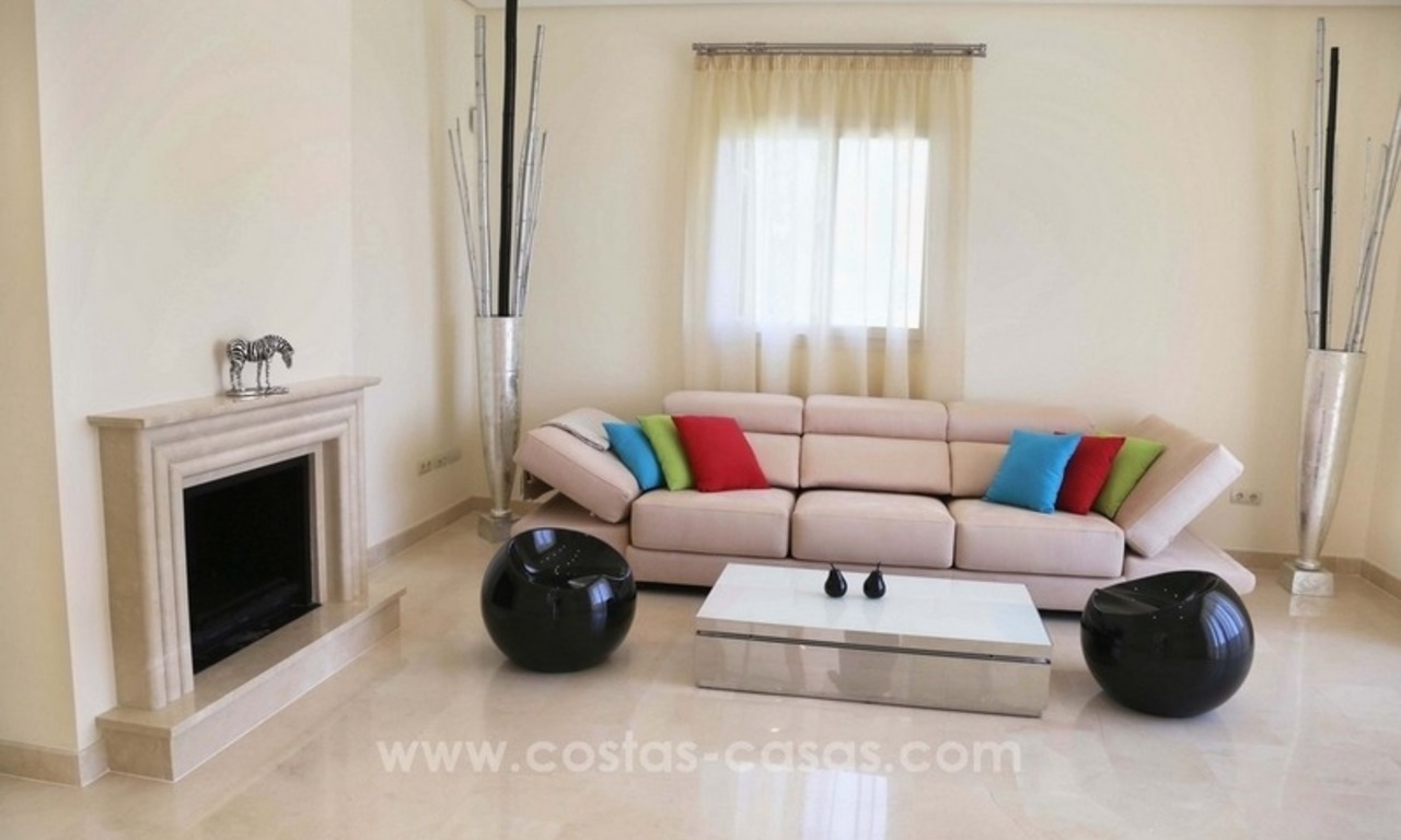 Luxe villa met prachtig zeezicht te koop tussen Marbella en Estepona 23