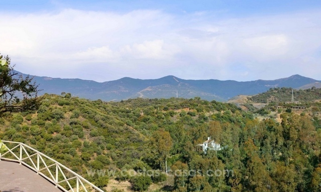 Luxe villa met prachtig zeezicht te koop tussen Marbella en Estepona 3