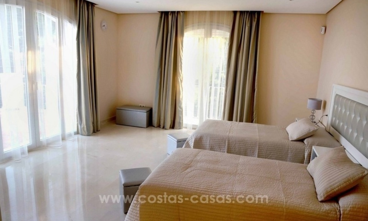 Luxe villa met prachtig zeezicht te koop tussen Marbella en Estepona 34