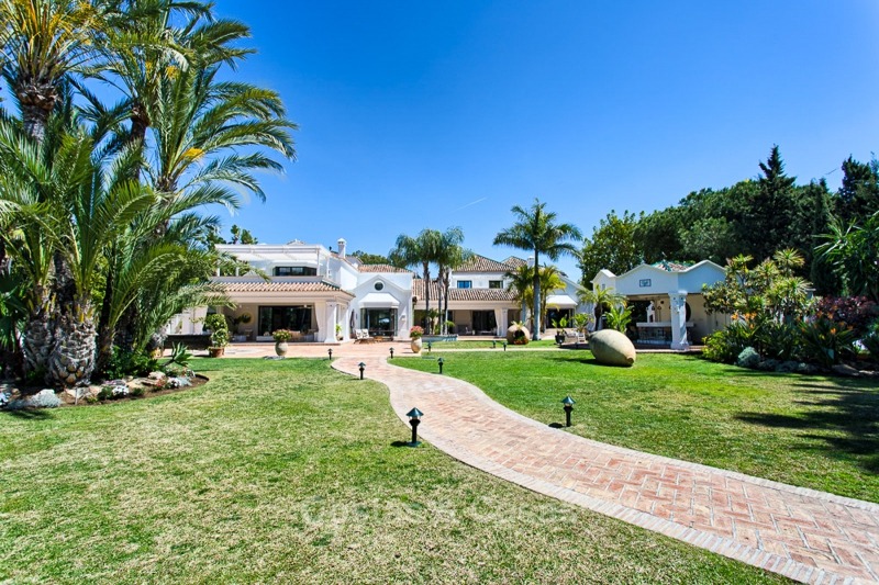 Te koop in Marbella, beachside: spectaculair landgoed - luxe villa, nabij het strand 11137 