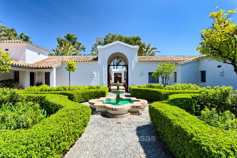 Te koop in Marbella, beachside: spectaculair landgoed - luxe villa, nabij het strand 11144 