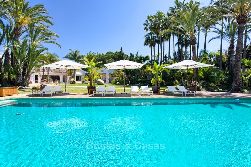 Te koop in Marbella, beachside: spectaculair landgoed - luxe villa, nabij het strand 11150 