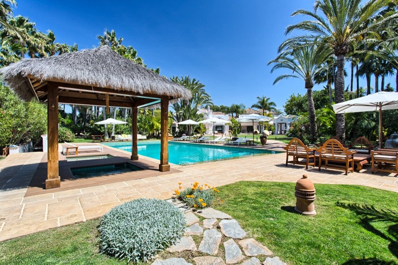 Te koop in Marbella, beachside: spectaculair landgoed - luxe villa, nabij het strand 11151 