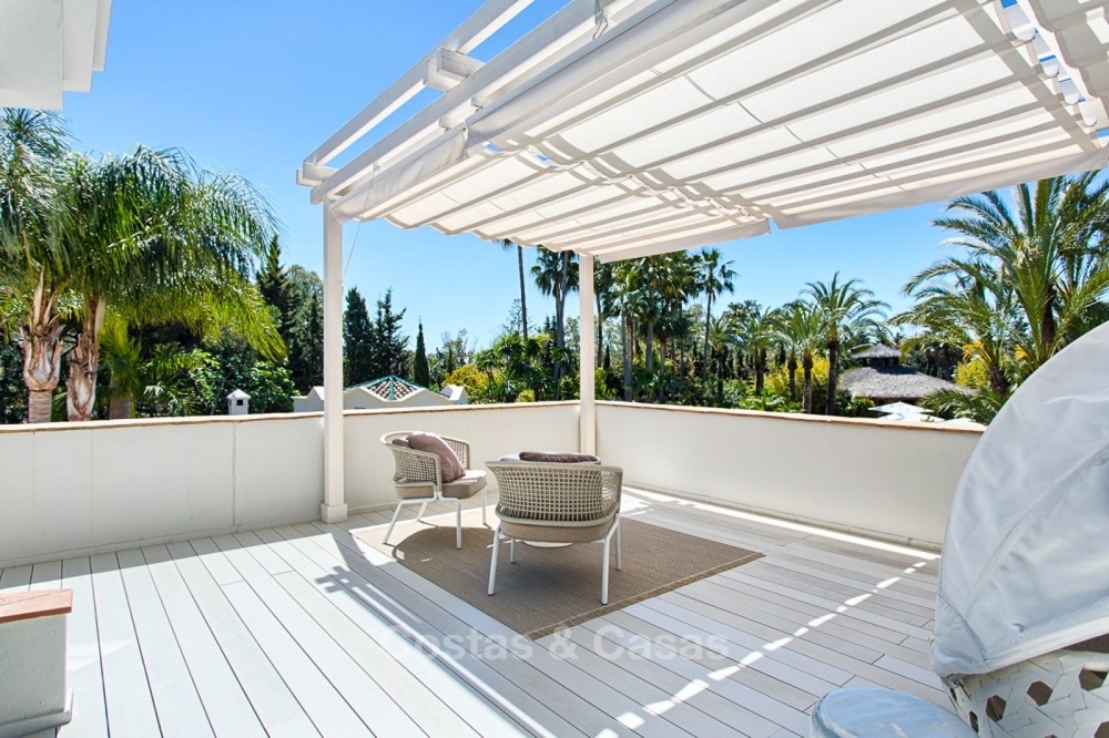 Te koop in Marbella, beachside: spectaculair landgoed - luxe villa, nabij het strand 11157