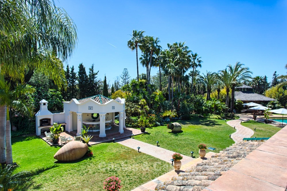 Te koop in Marbella, beachside: spectaculair landgoed - luxe villa, nabij het strand 11158