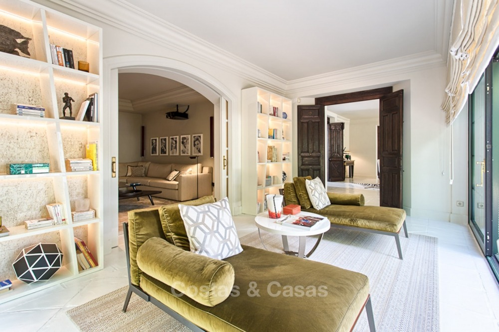 Te koop in Marbella, beachside: spectaculair landgoed - luxe villa, nabij het strand 11163