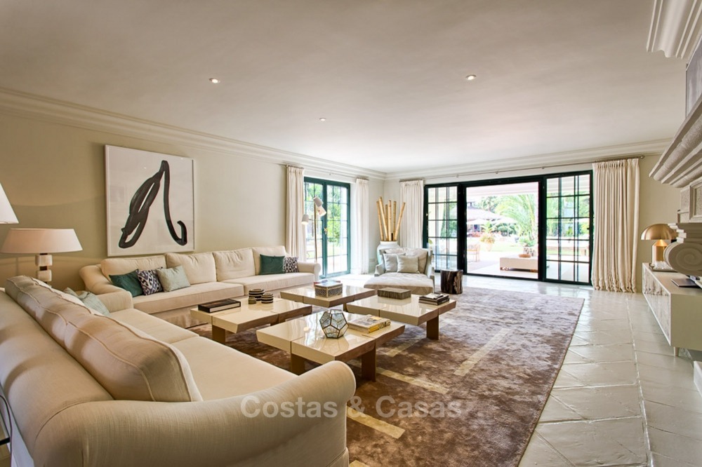 Te koop in Marbella, beachside: spectaculair landgoed - luxe villa, nabij het strand 11164
