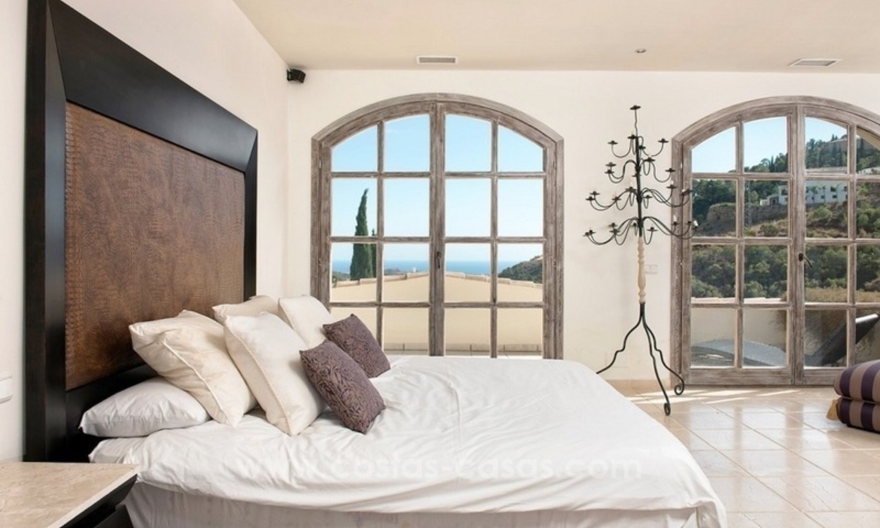 Villa te koop in een hedendaagse en klassieke stijl in El Madroñal, Marbella – Benahavis 8
