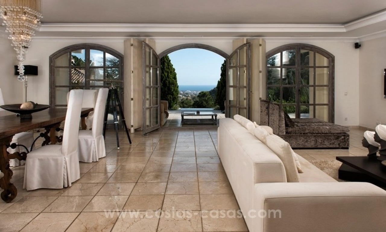 Villa te koop in een hedendaagse en klassieke stijl in El Madroñal, Marbella – Benahavis 5