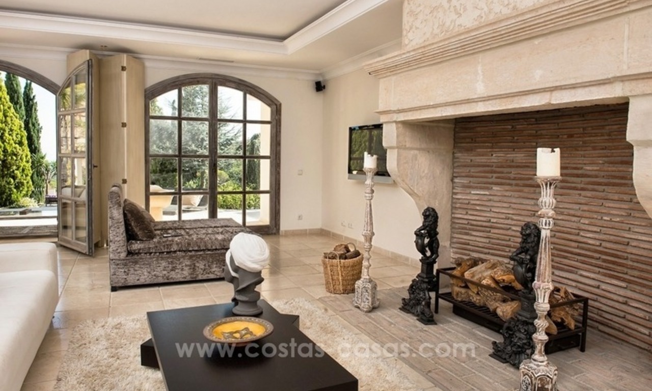 Villa te koop in een hedendaagse en klassieke stijl in El Madroñal, Marbella – Benahavis 6