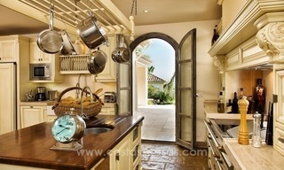 Villa te koop in een hedendaagse en klassieke stijl in El Madroñal, Marbella – Benahavis 12