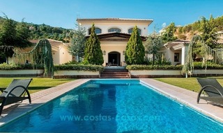 Villa te koop in een hedendaagse en klassieke stijl in El Madroñal, Marbella – Benahavis 2