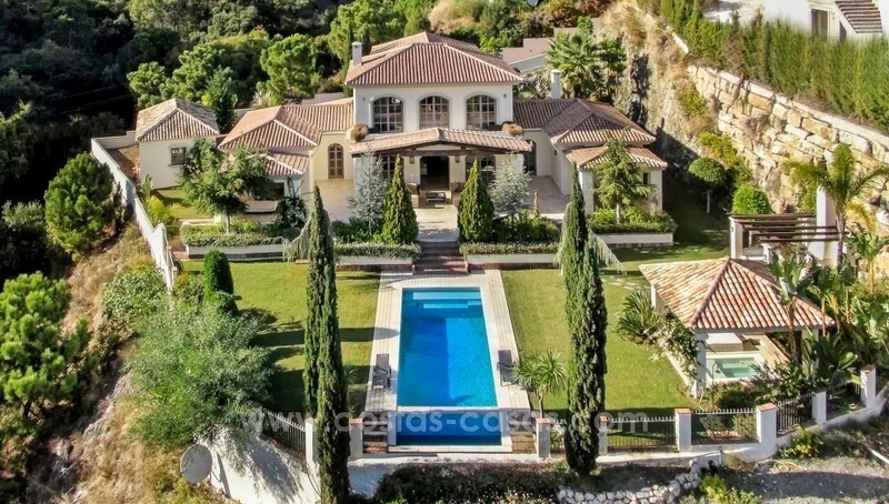Villa te koop in een hedendaagse en klassieke stijl in El Madroñal, Marbella – Benahavis