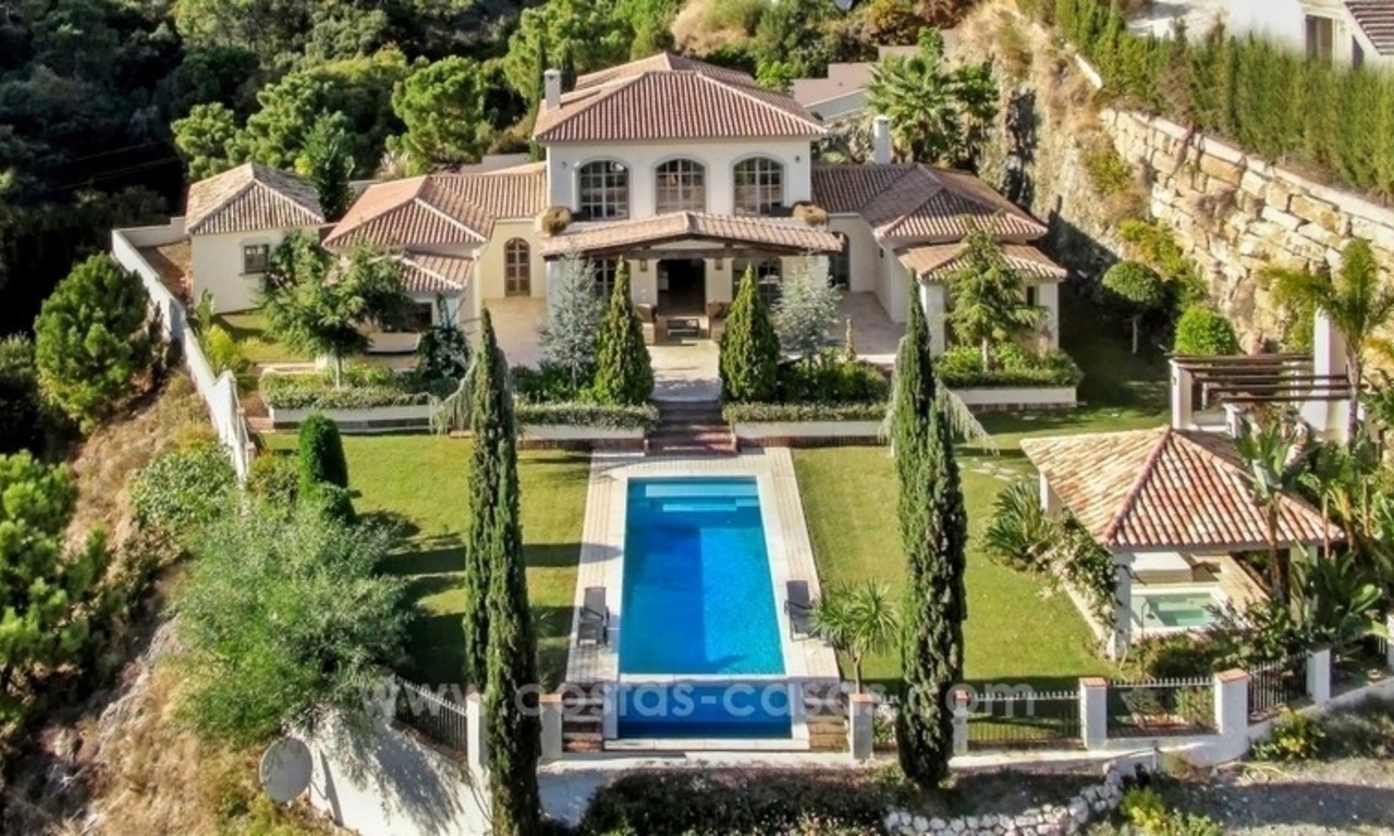 Villa te koop in een hedendaagse en klassieke stijl in El Madroñal, Marbella – Benahavis 0