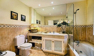 Villa te koop in Marbella Oost, met panoramisch zeezicht 13