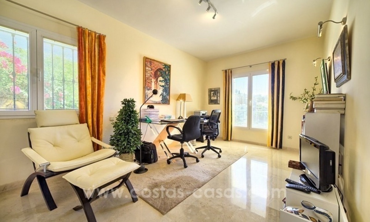 Villa te koop in Marbella Oost, met panoramisch zeezicht 14