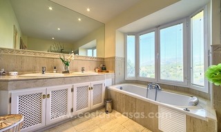 Villa te koop in Marbella Oost, met panoramisch zeezicht 17