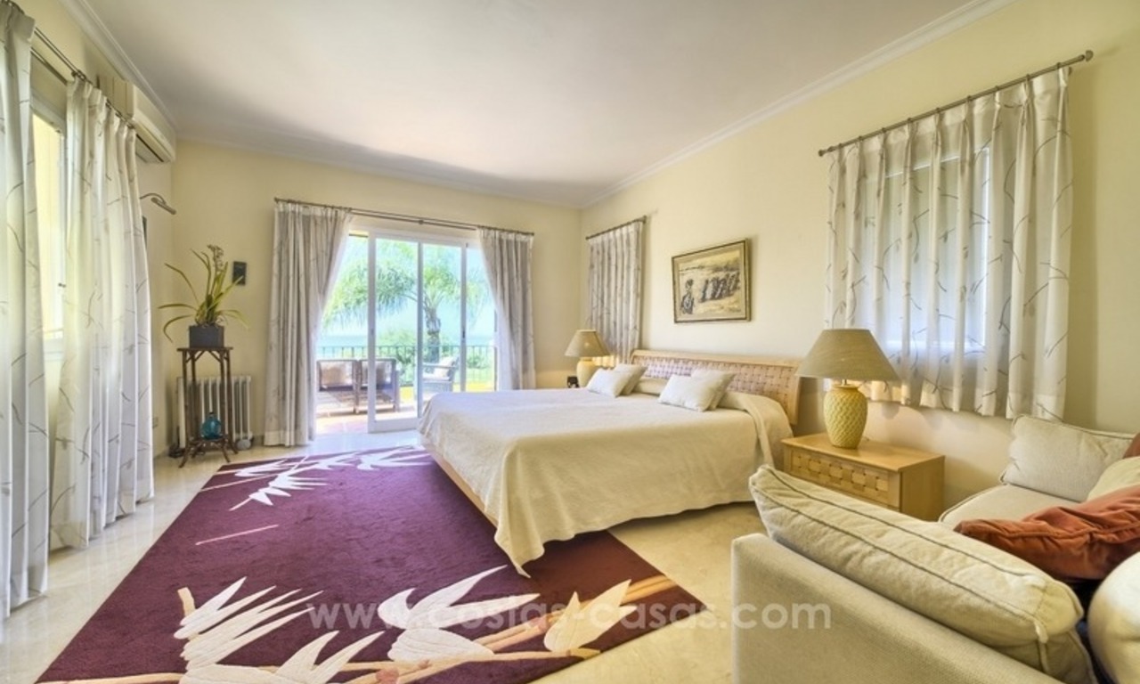 Villa te koop in Marbella Oost, met panoramisch zeezicht 18