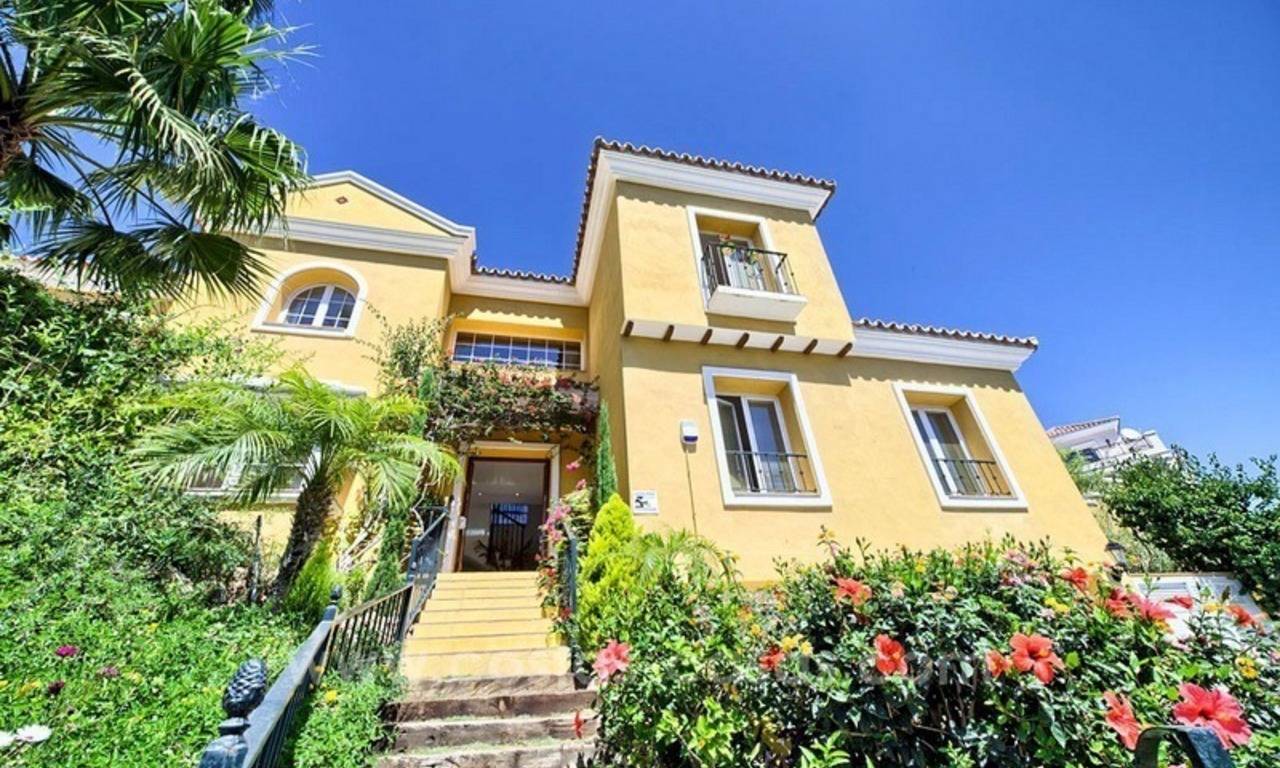Villa te koop in Marbella Oost, met panoramisch zeezicht 6