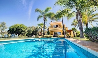 Villa te koop in Marbella Oost, met panoramisch zeezicht 1