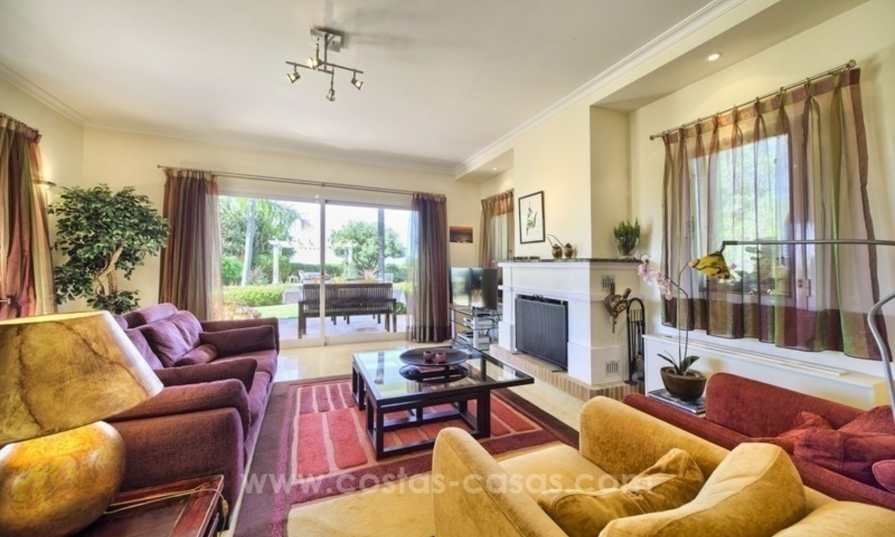 Villa te koop in Marbella Oost, met panoramisch zeezicht 9
