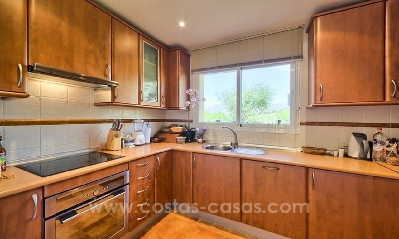 Villa te koop in Marbella Oost, met panoramisch zeezicht 11