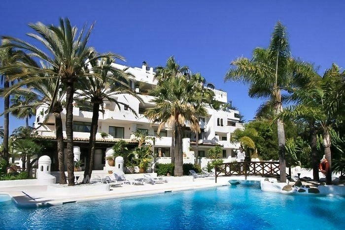 Opportuniteit! Koopje! Penthouse appartement te koop, beachside Puerto Banus, Marbella