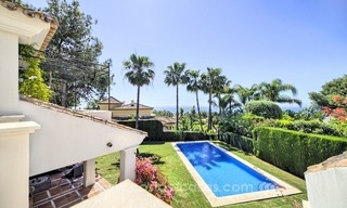 Gerenoveerde villa te koop in een prestigieuze en omheinde wijk Altos Reales op de Golden Mile te Marbella 12