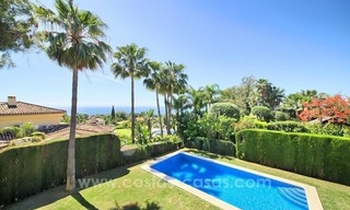 Gerenoveerde villa te koop in een prestigieuze en omheinde wijk Altos Reales op de Golden Mile te Marbella 13