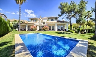 Gerenoveerde villa te koop in een prestigieuze en omheinde wijk Altos Reales op de Golden Mile te Marbella 0