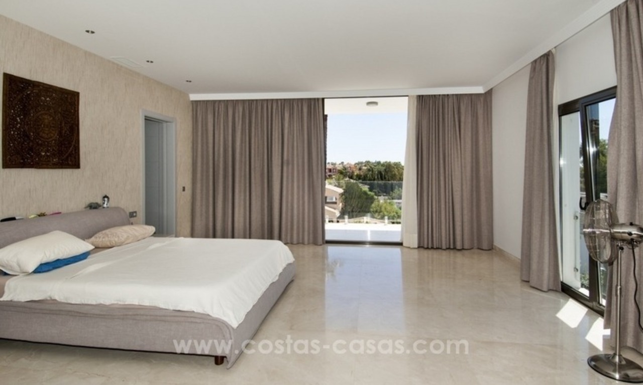 Gloednieuwe moderne villa te koop in Nueva Andalucia, Marbella 9