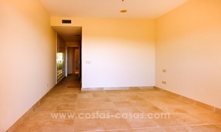 Mooi golf appartement te koop in Marbella -Benahavis in een eerstelijn golf complex 9