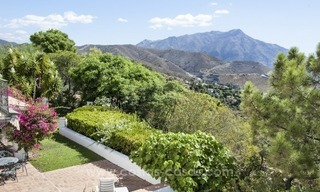 Villa te koop in Provençaalse stijl in El Madroñal, Benahavis – Marbella, met panoramisch berg-en zeezicht 32