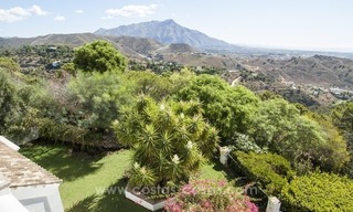 Villa te koop in Provençaalse stijl in El Madroñal, Benahavis – Marbella, met panoramisch berg-en zeezicht 33