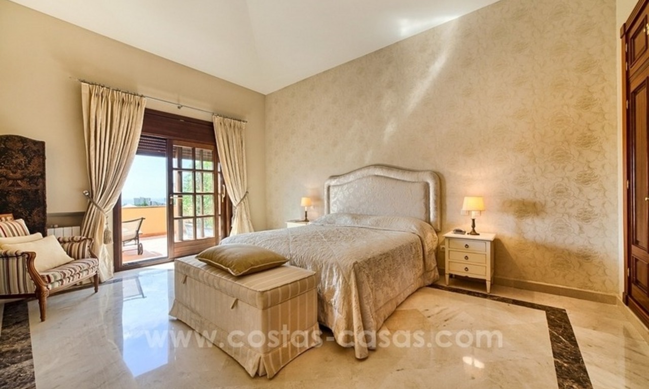 Villa in klassieke stijl te koop in Elviria te Marbella 11