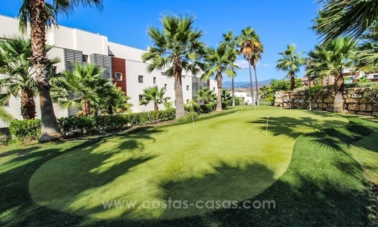Quasi nieuw en modern appartement te koop op 5* golfresort in Benahavis, tussen Marbella en Estepona 20