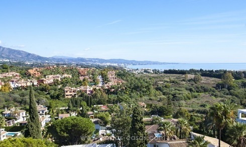 Ruim appartement te koop op toplocatie in Nueva Andalucia te Marbella, dichtbij Puerto Banus 