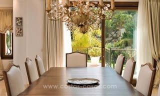 Grote klassieke villa te koop met zeezicht in El Madroñal, Benahavis - Marbella 9