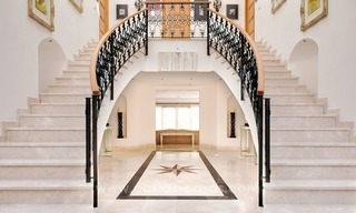 Grote klassieke villa te koop met zeezicht in El Madroñal, Benahavis - Marbella 7