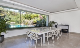 Nieuwe luxe contemporaine eerstelijne golf villa te koop in oost Marbella 20