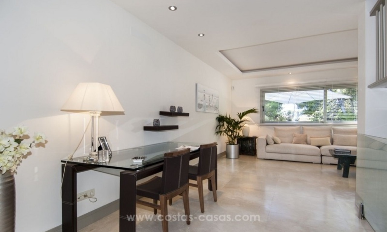 Nieuwe luxe contemporaine eerstelijne golf villa te koop in oost Marbella 17